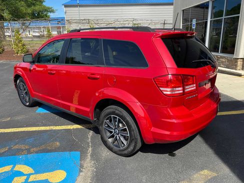 Used 2018 Dodge Journey SE w/ Connectivity Group FWD image 3