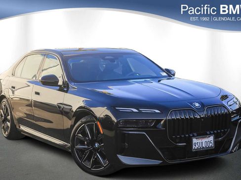 Used 2025 BMW i7 xDrive60 w/ Premium Package image 1