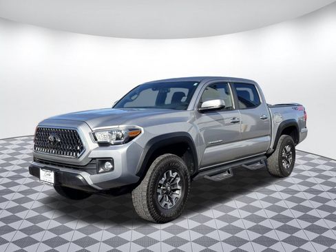 Used 2018 Toyota Tacoma TRD Off-Road w/ Technology Package AWD/4WD image 3