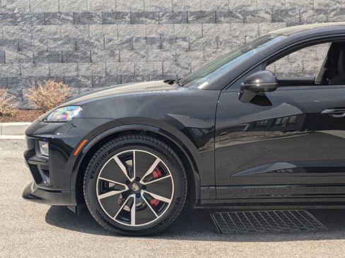 Used 2025 Porsche Macan Turbo Electric image 3