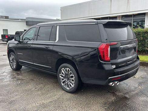 Used 2023 GMC Yukon XL Denali Ultimate AWD/4WD image 5