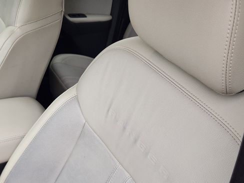 Used 2019 Ford Ranger Lariat w/ Trailer Tow Package image 17