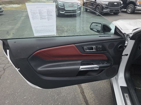 Used 2025 Ford Mustang Premium image 12