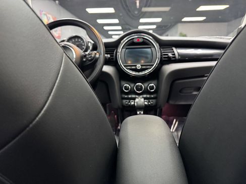 Used 2019 MINI Cooper 4-Door Hardtop w/ Premium Package image 40