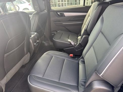 Used 2025 Buick Enclave Preferred image 10