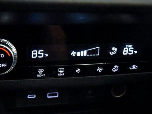 Used 2024 Mitsubishi Outlander SE Black Edition image 17