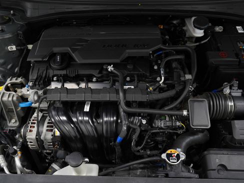 Used 2025 Hyundai Elantra SEL image 27