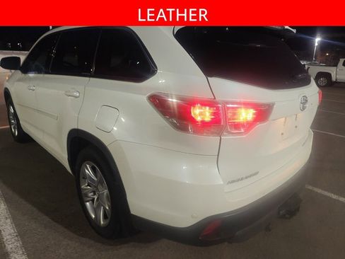 Used 2016 Toyota Highlander Limited Platinum w/ Four Season Floor Mat Package image 4