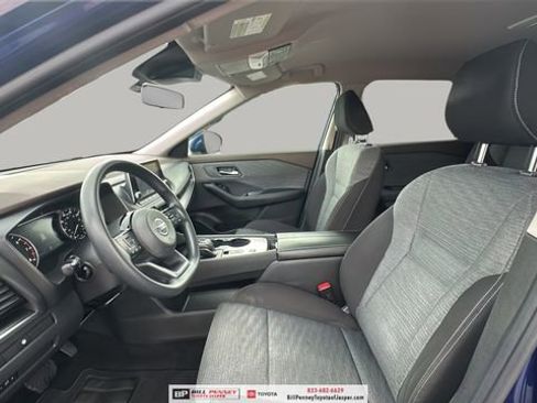 Used 2021 Nissan Rogue SV image 11