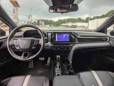 Used 2025 Toyota Camry SE FWD image 16