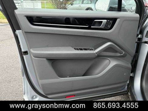 Used 2022 Porsche Cayenne image 13