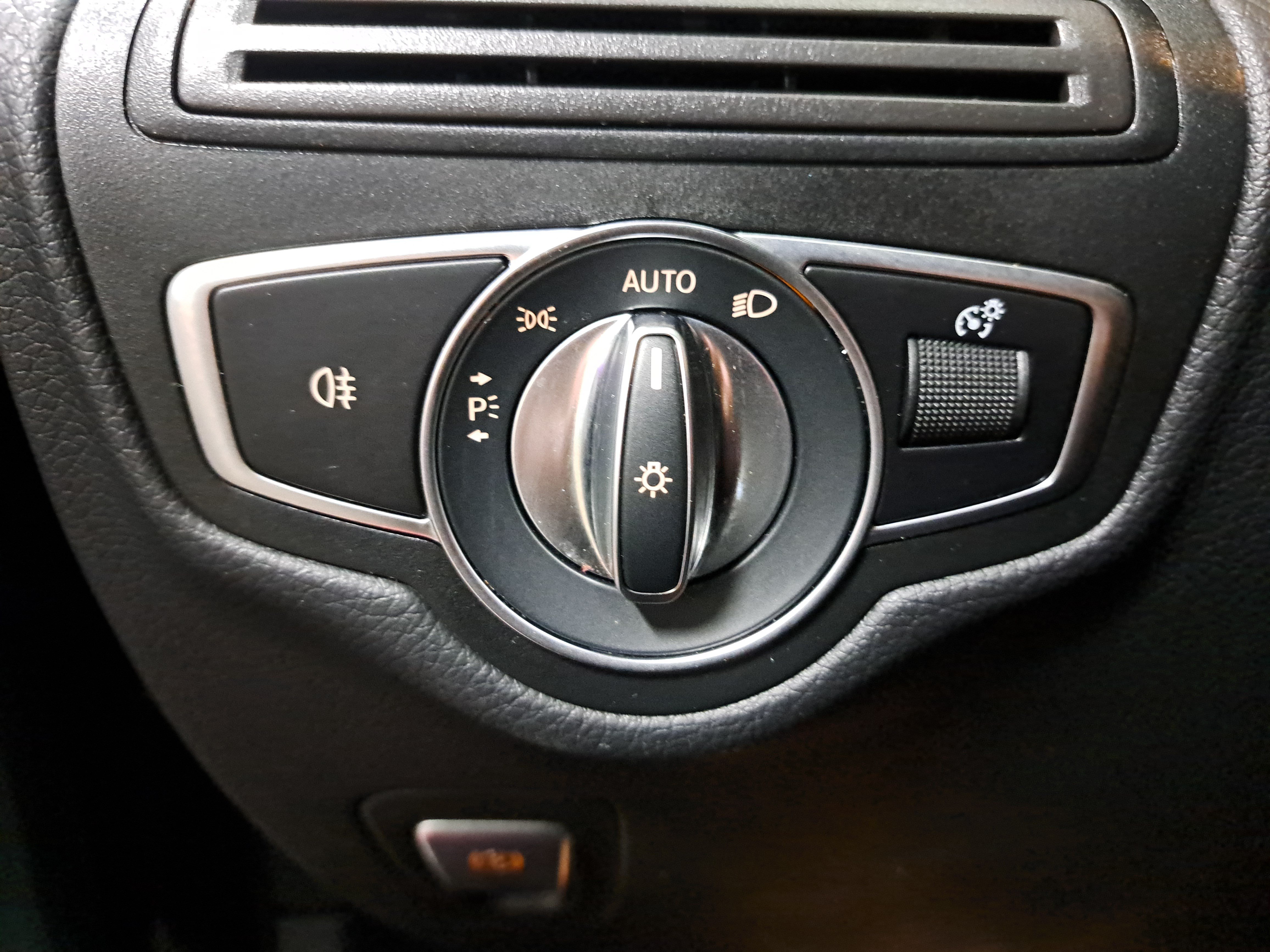 Used 2023 Mercedes-Benz GLC 300 4MATIC Coupe image 27