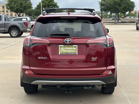 Used 2018 Toyota RAV4 XLE AWD/4WD image 4