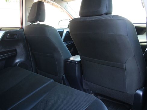 Used 2014 Toyota RAV4 LE image 10