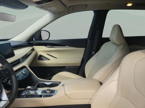 Certified 2025 INFINITI QX60 Pure image 11