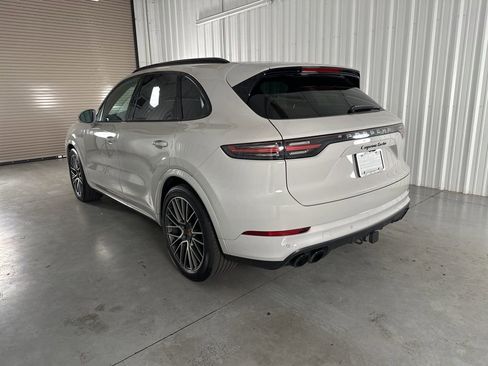Used 2021 Porsche Cayenne Turbo image 7