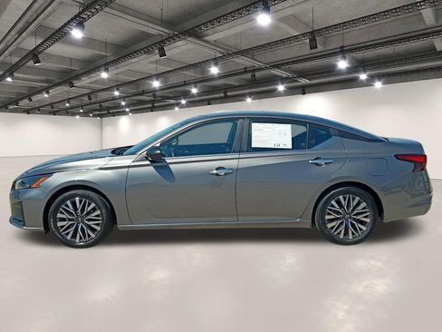 Used 2024 Nissan Altima 2.5 SV FWD image 13