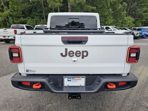 Used 2025 Jeep Gladiator Mojave w/ Technology Group AWD/4WD image 5