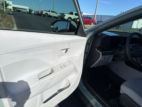 Used 2025 Hyundai Kona SEL image 16