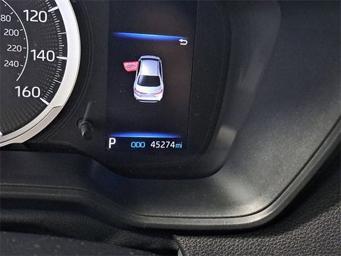 Used 2022 Toyota Corolla LE image 2