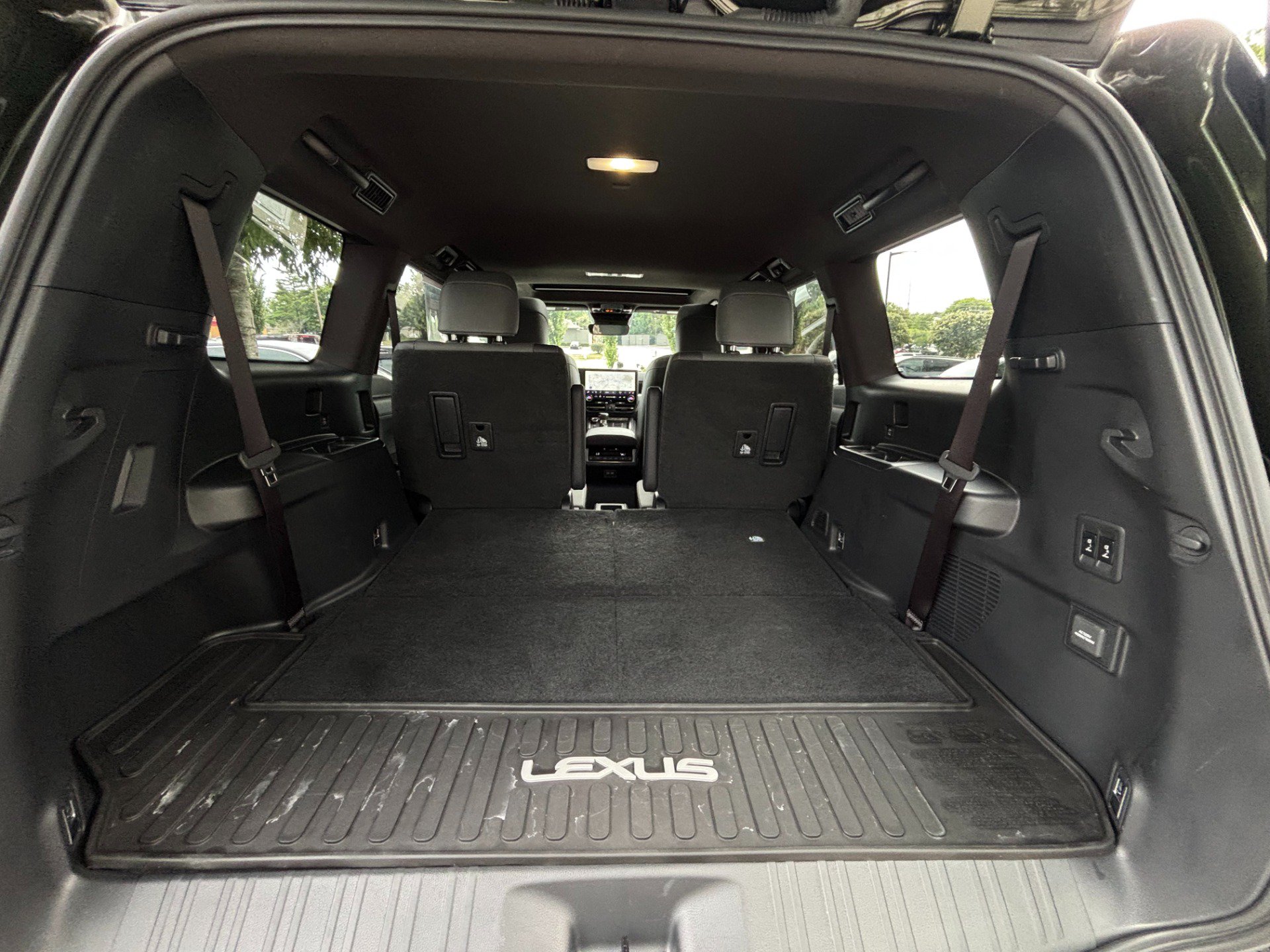 Used 2025 Lexus GX 550 w/ Accessory Package (2T) AWD/4WD image 37