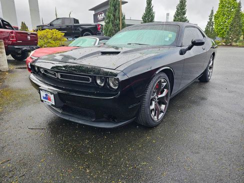 Used 2015 Dodge Challenger SXT image 3