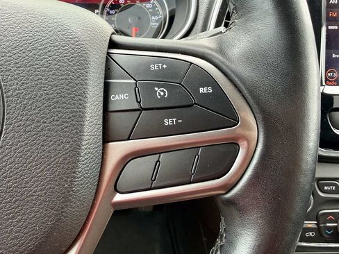 Used 2019 Jeep Cherokee Limited AWD/4WD image 23