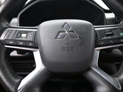 Used 2022 Mitsubishi Outlander SE image 30