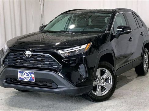 Used 2024 Toyota RAV4 XLE FWD image 12