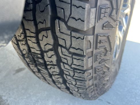 Used 2024 Chevrolet Colorado Z71 w/ Z71 Convenience Package 2 image 12