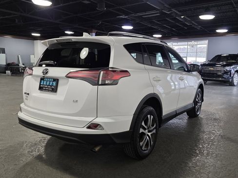 Used 2018 Toyota RAV4 LE image 4