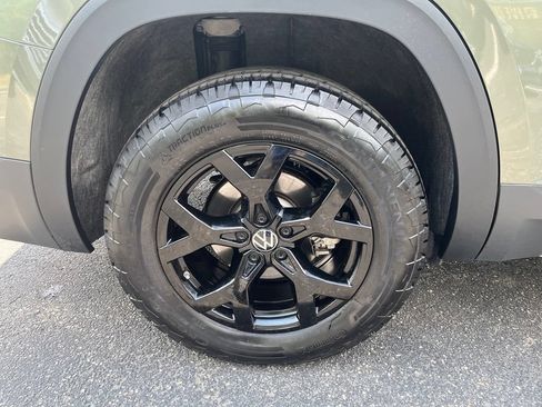 Certified 2026 Volkswagen Atlas Peak Edition AWD/4WD image 32