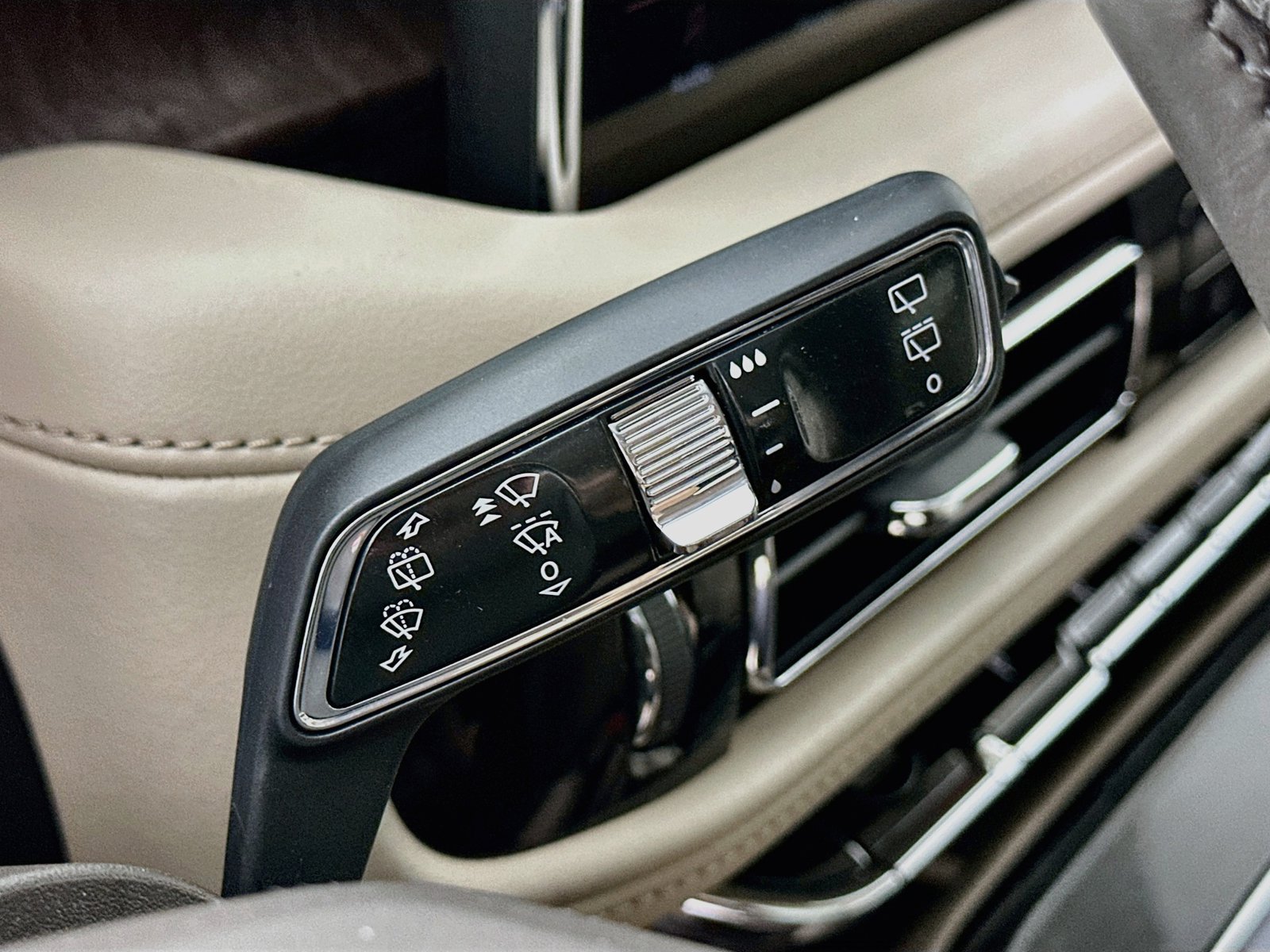 Used 2021 Lincoln Nautilus Reserve AWD/4WD image 21