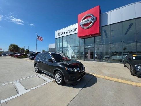 Used 2019 Nissan Rogue SV image 1
