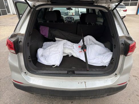 Used 2022 Chevrolet Equinox LS image 8