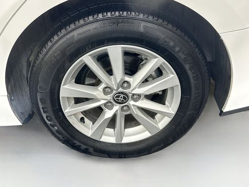 Used 2025 Toyota Camry LE image 11