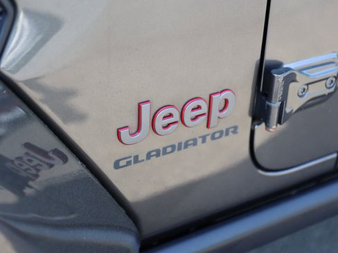Used 2021 Jeep Gladiator Rubicon AWD/4WD image 10