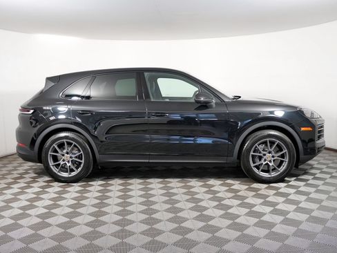 Certified 2024 Porsche Cayenne AWD/4WD image 8