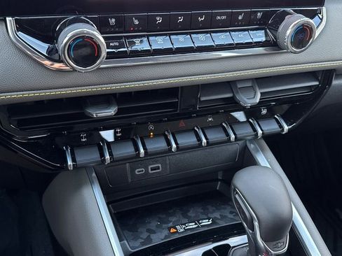 New 2026 Chevrolet Colorado ZR2 w/ ZR2 Bison Edition image 20