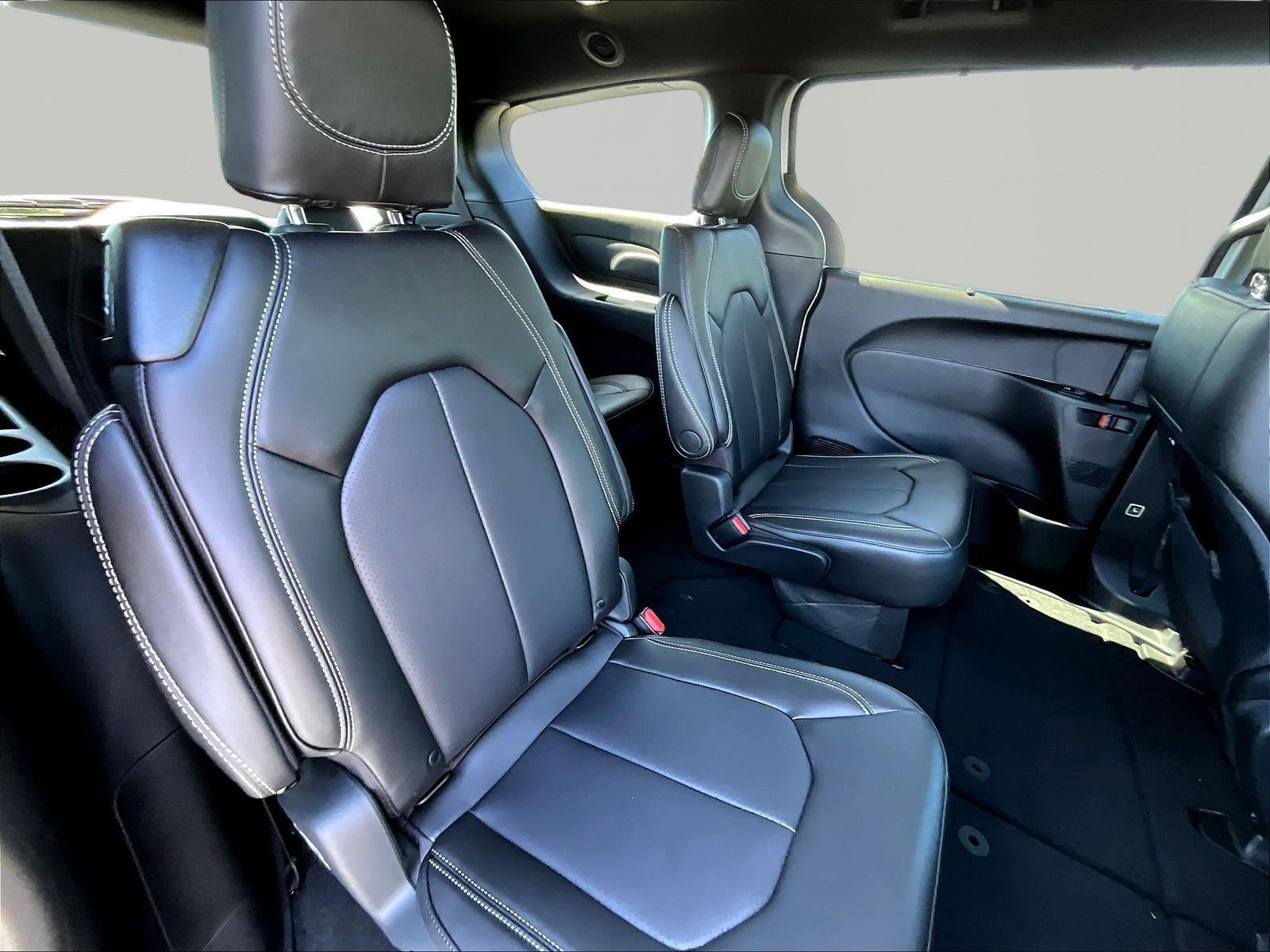 New 2027 Chrysler Pacifica Select AWD/4WD image 19