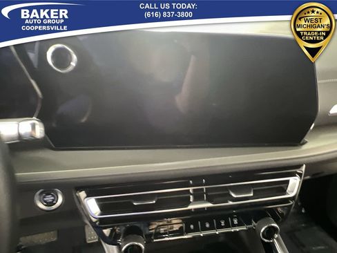 Certified 2025 Chevrolet Traverse LT w/ Sun and Wheel Package image 12