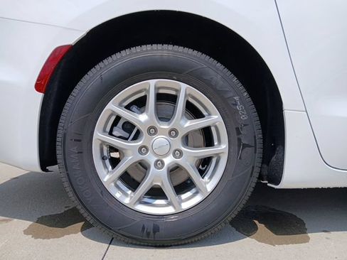 New 2027 Chrysler Pacifica LX FWD image 24