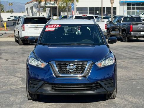 Used 2018 Nissan Kicks SV FWD image 2