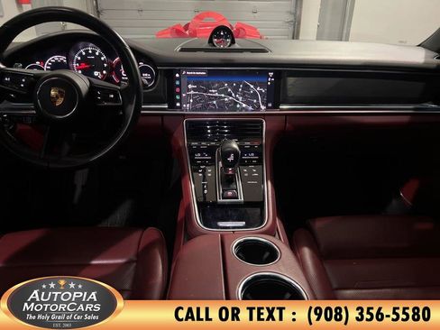 Used 2022 Porsche Panamera image 31