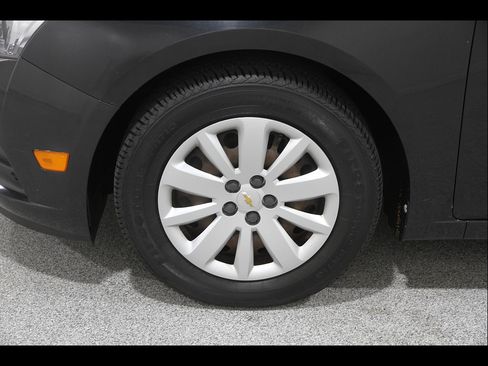 Used 2011 Chevrolet Cruze LT FWD image 18