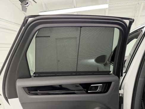 Certified 2023 Porsche Cayenne AWD/4WD image 21