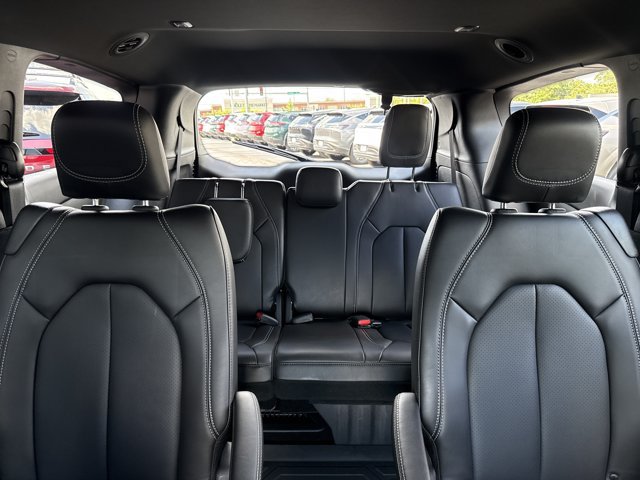 Used 2026 Chrysler Pacifica Select FWD image 18