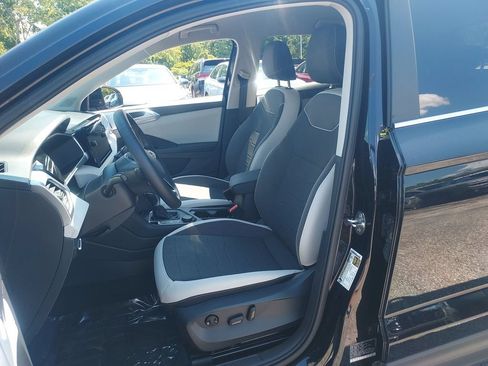 Certified 2025 Volkswagen Taos SE AWD/4WD image 25