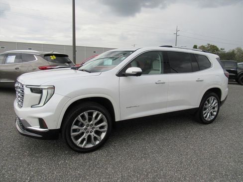 Used 2024 GMC Acadia Denali w/ Super Cruise Package image 4