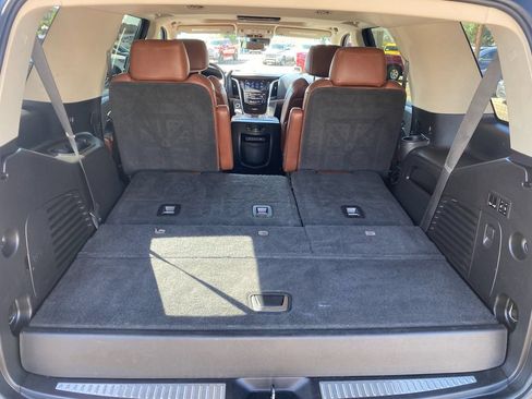 Used 2019 Cadillac Escalade Premium Luxury AWD/4WD image 46
